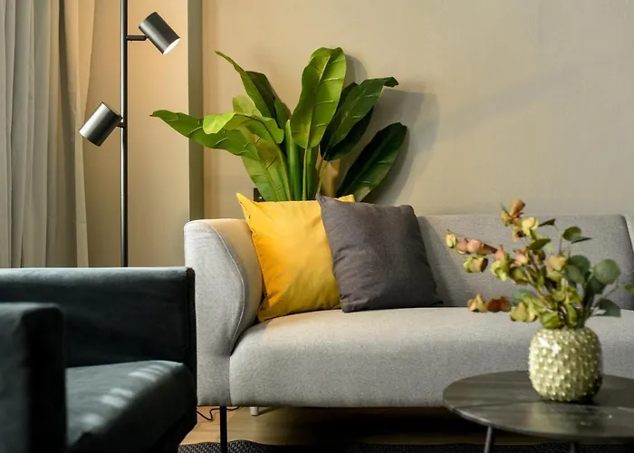 Luxury Apartment Near Radisson Hotel - Wall Projector & Modern Design